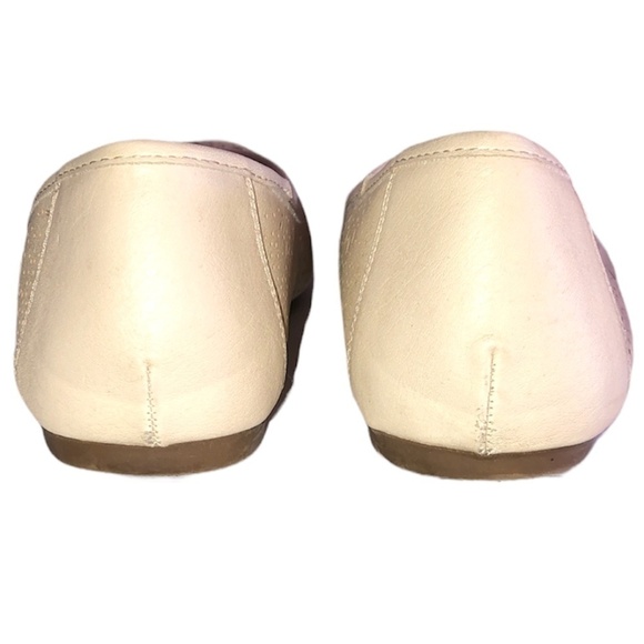 CLIFFS BY WHITE MOUNTAIN Karen Shoes Women's Size US8 Off White Flats Perforate - Picture 3 of 10